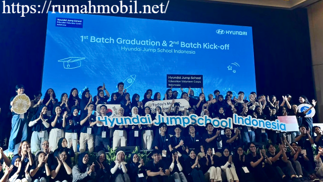 Persembahkan Medali Emas Bersejarah